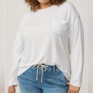 NWT Torrid White Crew Neck Lightweight Drop Shoulder Pocket Tee Plus Size 5X 28